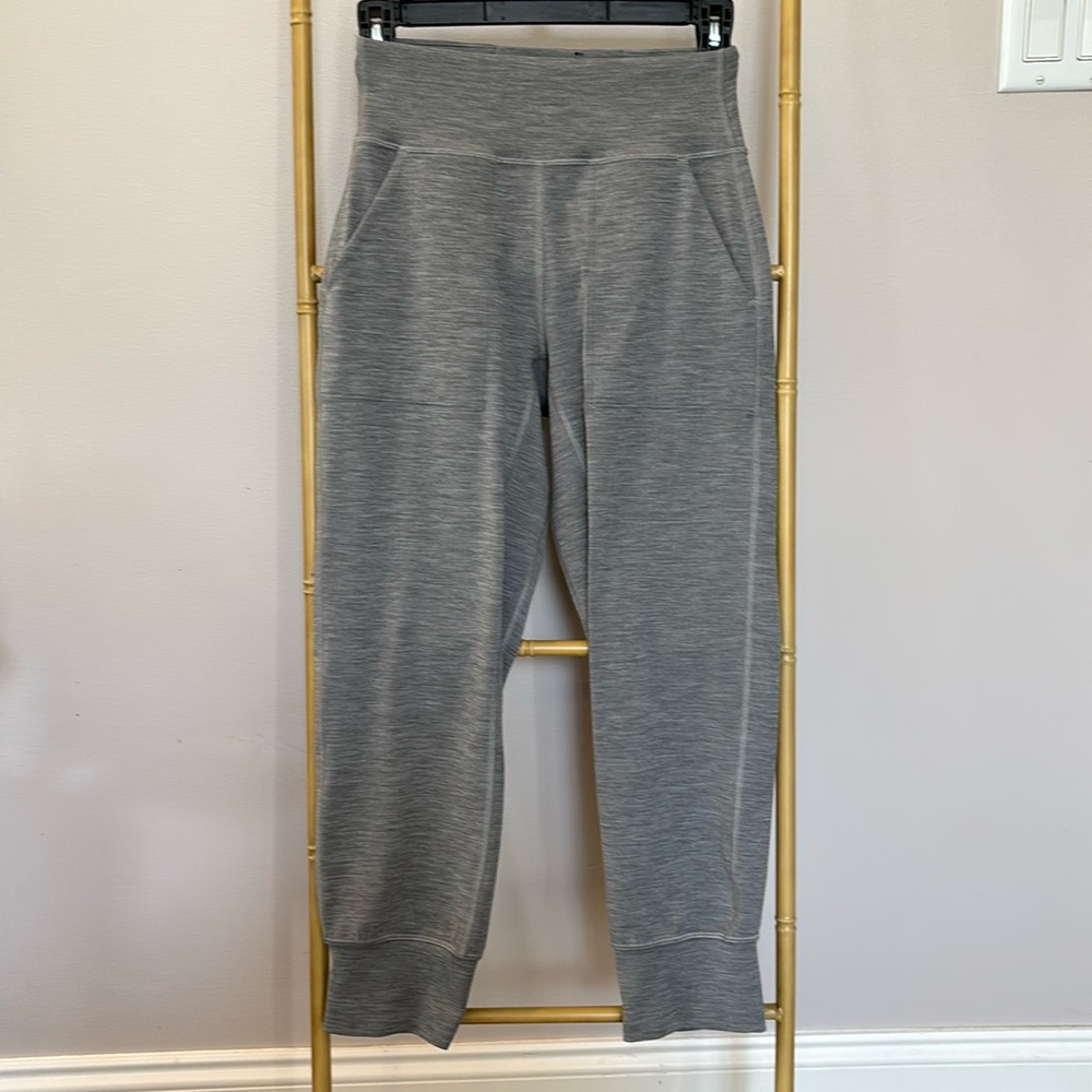 Lululemon workout pants in gray, cropped. Wide waist band.